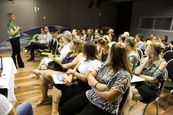 Notícia - Içara: Reunião com diretores marca início do ano letivo