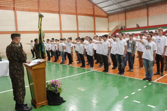 Notícia - Mais de 120 jovens recebem Dispensa da Incorporação em Forquilhinha