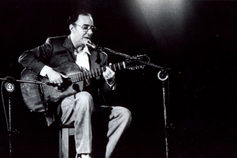 Notícia - Pai da Bossa Nova, João Gilberto morre aos 88 anos 