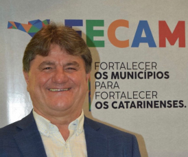 Notícia - Jorge Koch é empossado na presidência da FECAM