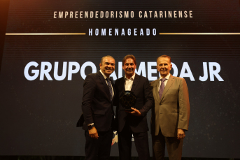 Notícia - Empresário Jaimes Almeida Junior é homenageado pelo LIDE Santa Catarina