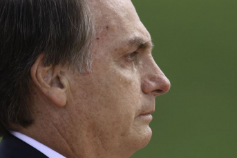 Notícia - Bolsonaro decreta salário mínimo inferior a R$ 1 mil