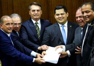 Notícia - Bolsonaro entrega ao Senado PECs do Pacto Federativo