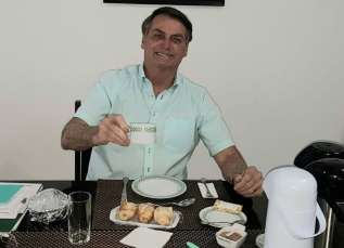 Notícia - Covid-19: Bolsonaro volta a acusar resultado positivo