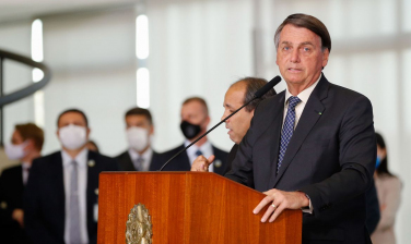 Notícia - Bolsonaro fala em estender auxílio emergencial até o final do ano