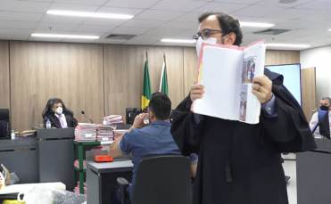 Notícia - Boate Kiss: julgamento chega ao terceiro dia