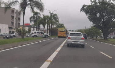 Notícia - Pedestre é atropelado por ônibus na Avenida Centenário 