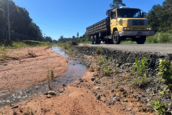 Notícia - ((Áudio)) Vereadores da região denunciam obras paradas na SC-108