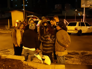 Notícia - Na primeira noite, 25 moradores de rua abordados