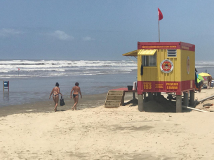 Notícia - Mesmo com ressaca forte, deu praia