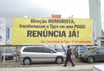 Notícia - Tigre: Dez anos depois, a volta dos outdoors de protesto