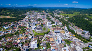 Notícia - Lauro Müller praticamente inteira sem energia elétrica