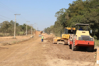 Notícia - Prefeitura inicia pavimentação de estrada na Linha Cabral