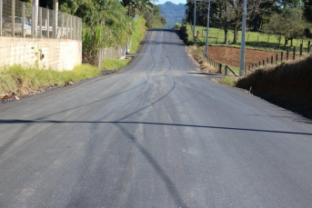 Notícia - Prefeitura entrega asfalto na Linha Ferreira Pontes