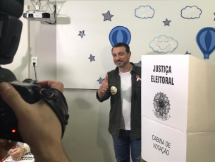 Notícia - Carlos Moisés vota em Tubarão