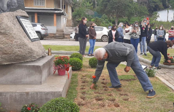 Notícia - Um monumento para lembrar os mortos na tragédia de Santana