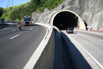 Notícia - DNIT recupera BR-101 no Morro do Formigão