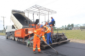 Notícia - Obras de asfaltamento em ritmo acelerado em Maracajá