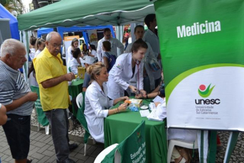 Notícia - Unesc discute o AVC na praça Nereu Ramos