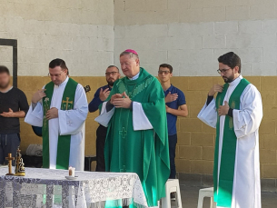 Notícia - Bispo preside missa de Dia dos Pais no Presídio Santa Augusta