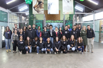 Notícia - Integrantes do projeto Tamar visitam Museu de Zoologia da Unesc