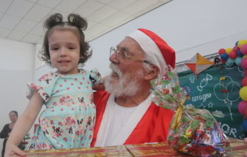 Notícia - Casa Guido promove festa de Natal com chegada do Papai Noel de helicóptero 