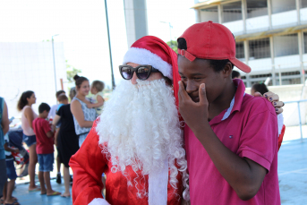 Notícia - Natal Mais Luz 2019: Mais de 130 crianças do bairro Progresso recebem presentes e guloseimas