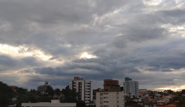 Notícia - Fim de tarde com chuva. Sábado com sol pela manhã