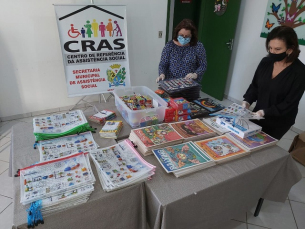 Notícia - Crianças e adolescentes atendidos pelo Cras receberão kits educativos