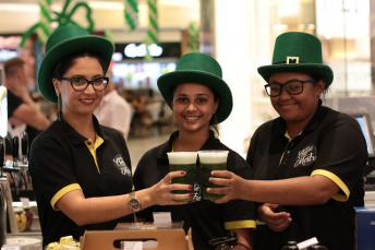 Notícia - Verde irlandês tomou conta do shopping