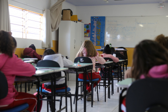 Notícia - Educação abre vagas de estágio para auxiliar de sala de aula em Içara