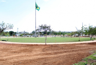 Notícia - Salvaro apresenta imagens do Parque Centenário a lideranças