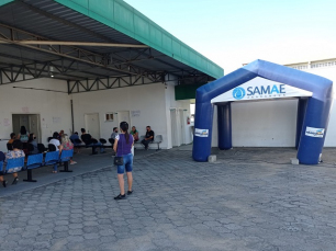 Notícia - SAMAE disponibiliza tenda inflável e copos de água na Central de Triagem