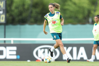 Notícia - CBF desconvoca zagueira da Seleção para a Copa