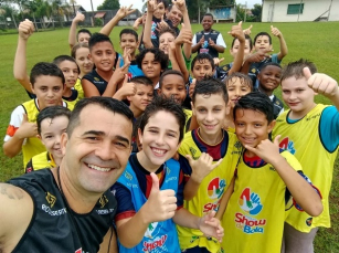 Notícia - Instituto Show de Bola abre mais um núcleo de futebol