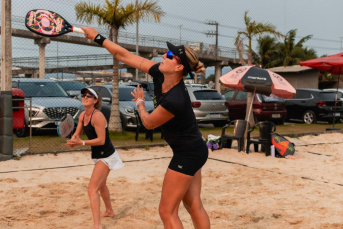 Notícia - Beach tennis: Patrícia Vargas joga com referência no esporte e é campeã do BT50 Biguaçu