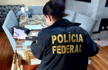 Notícia - Meleiro: PF prende homem que produziu e divulgou material pornográfico infanto-juvenil na internet