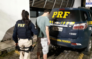 Notícia - Homem é preso por tentar subornar policiais