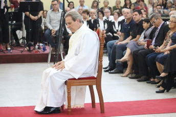 Notícia - Viúvo é ordenado sacerdote em Sombrio