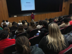 Notícia - Profissionais da saúde e educação palestram sobre meningite