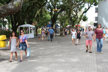 Notícia - CDL e prefeitura promovem Dia da Geral na praça Nereu