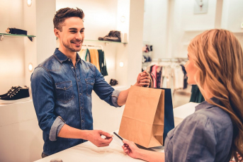 Notícia - Seis em cada dez devem comprar roupas no Dia dos Pais