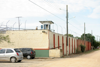 Notícia - Juízes e promotores debatem futuro do Presídio de Araranguá