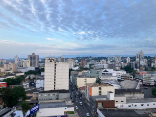 Notícia - Primeira semana de abril será de sol e pancadas de chuva