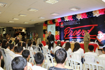 Notícia - Formatura do Proerd em Içara reúne 400 alunos