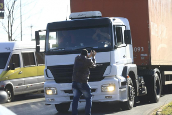 Notícia - Caminhoneiros entram em grupo prioritário de vacinação