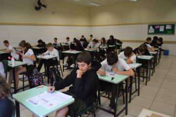 Notícia - Mais de 17,5 mil alunos fazem prova do Prêmio de Matemática