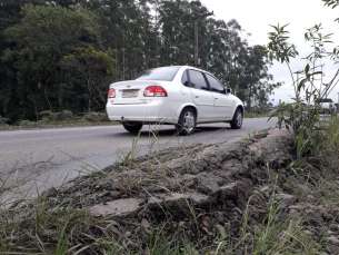 Notícia - Quilômetro a quilômetro, agonia que se renova na Jorge Lacerda