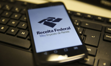 Notícia - Receita antecipa pagamento de lotes de restituição do Imposto de Renda