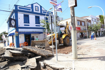 Notícia - Iniciada a revitalização da Rua Marcos Rovaris em Içara